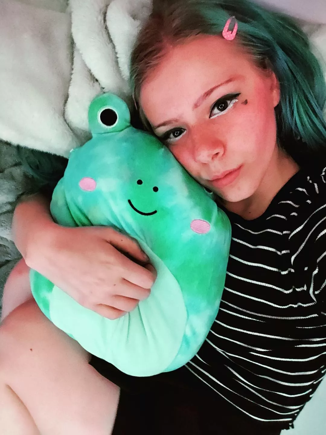 Feeling feminine 🥰 posted by Pandasrus101