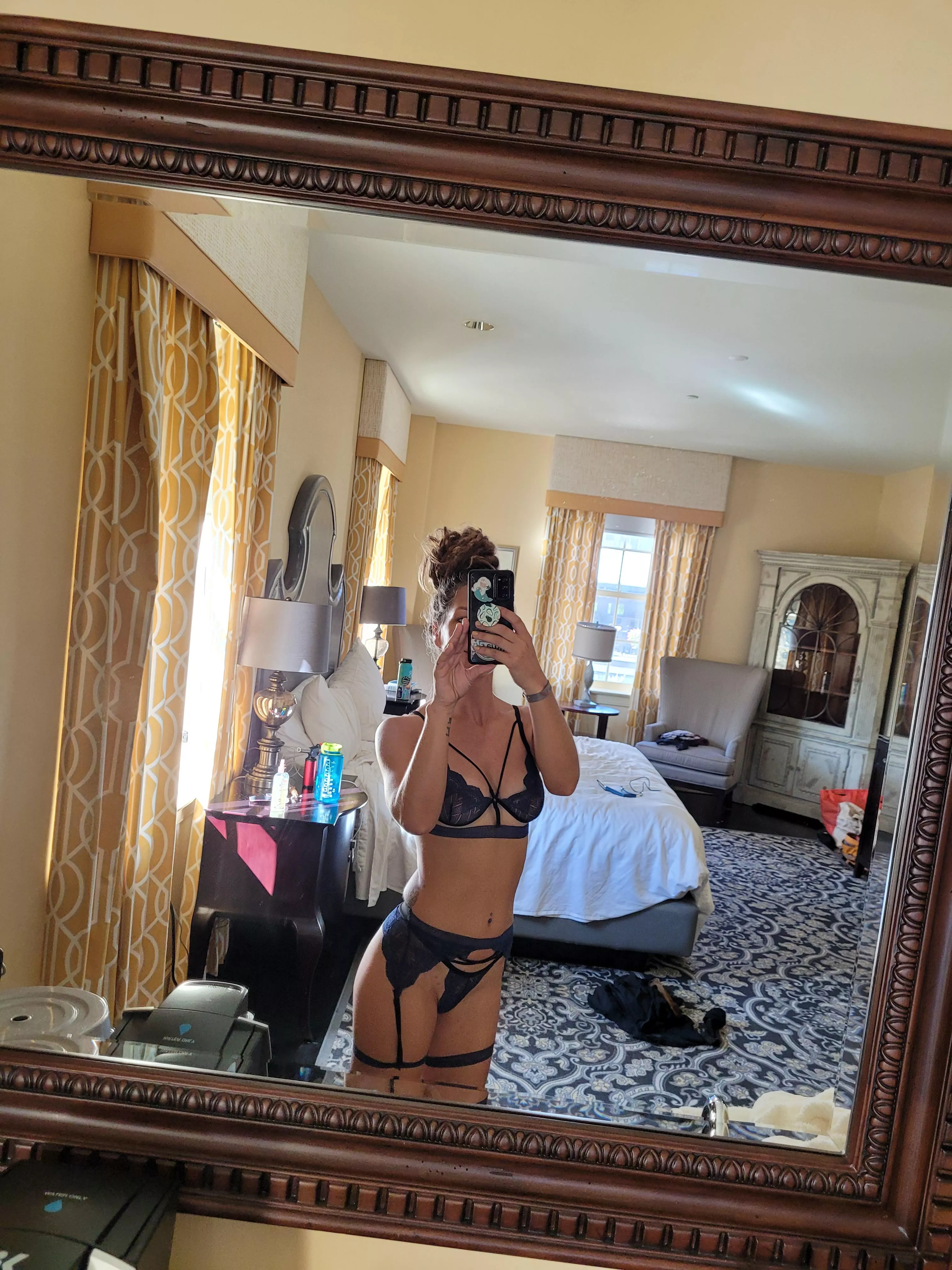 Feeling fineeee in this hotel room tho (f) ;) posted by misslunablue