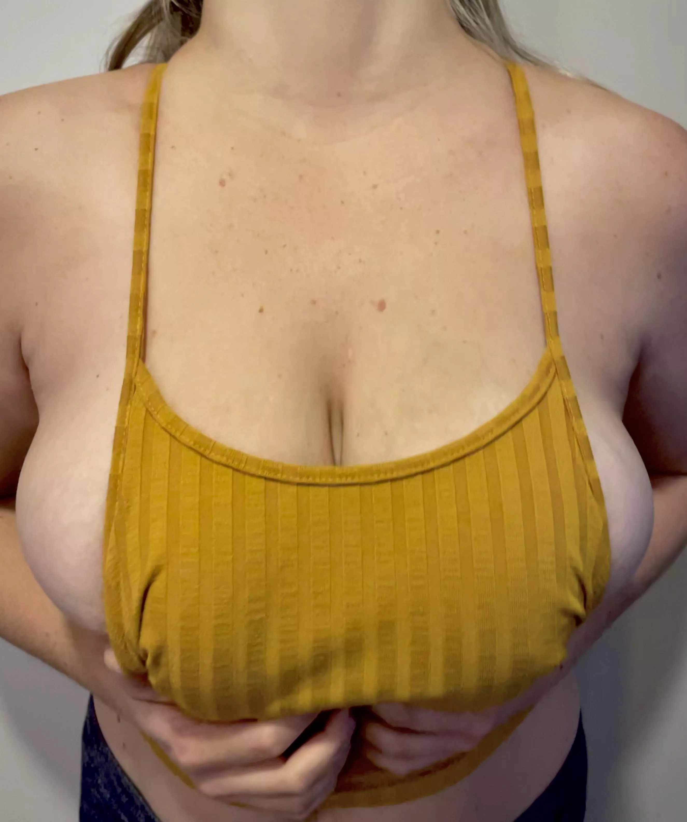 Feeling [f]lashy ⭐️ posted by Milfinyellow