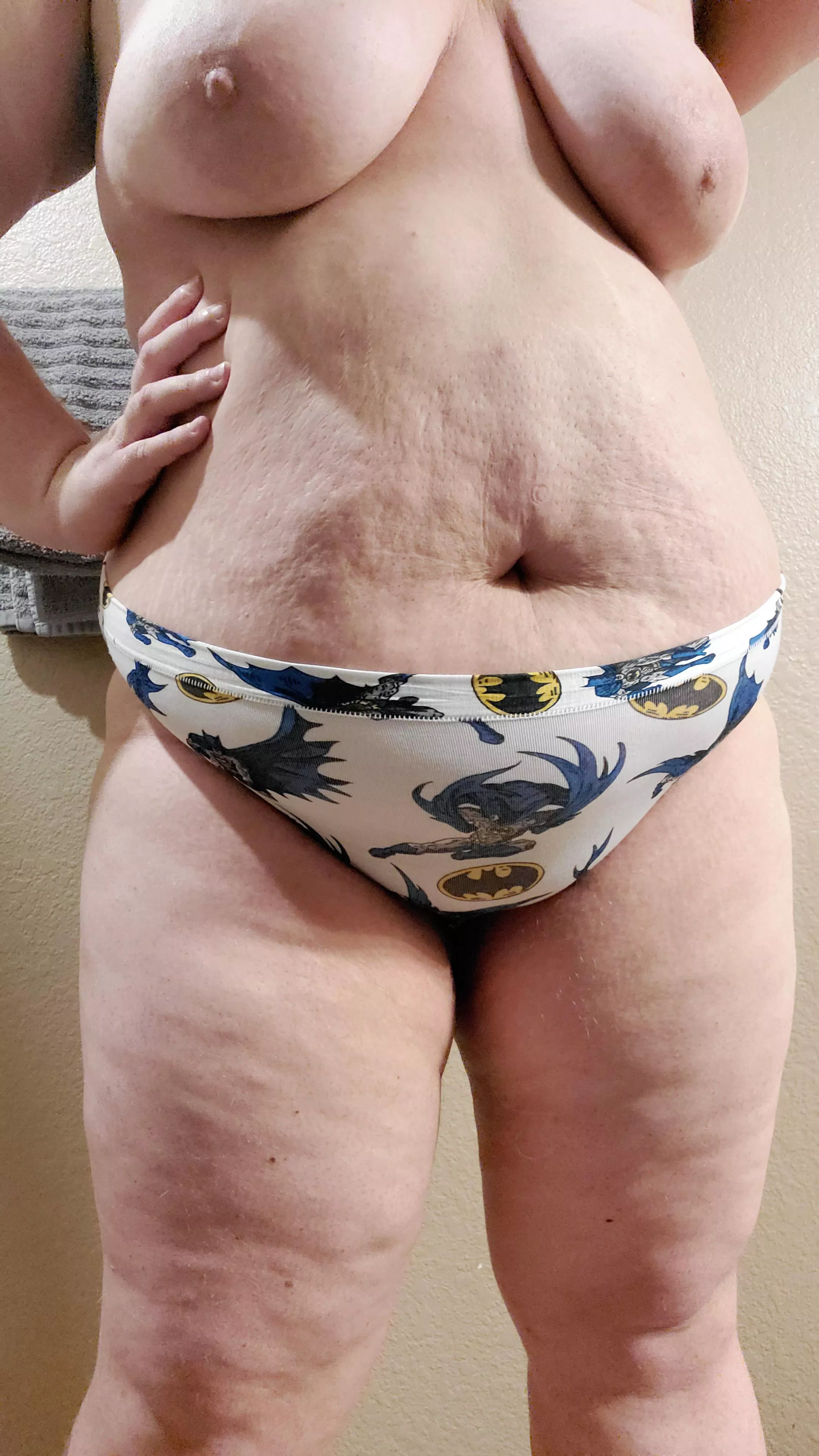 Feeling good about my soft tummy right now 🥰 posted by gebamami