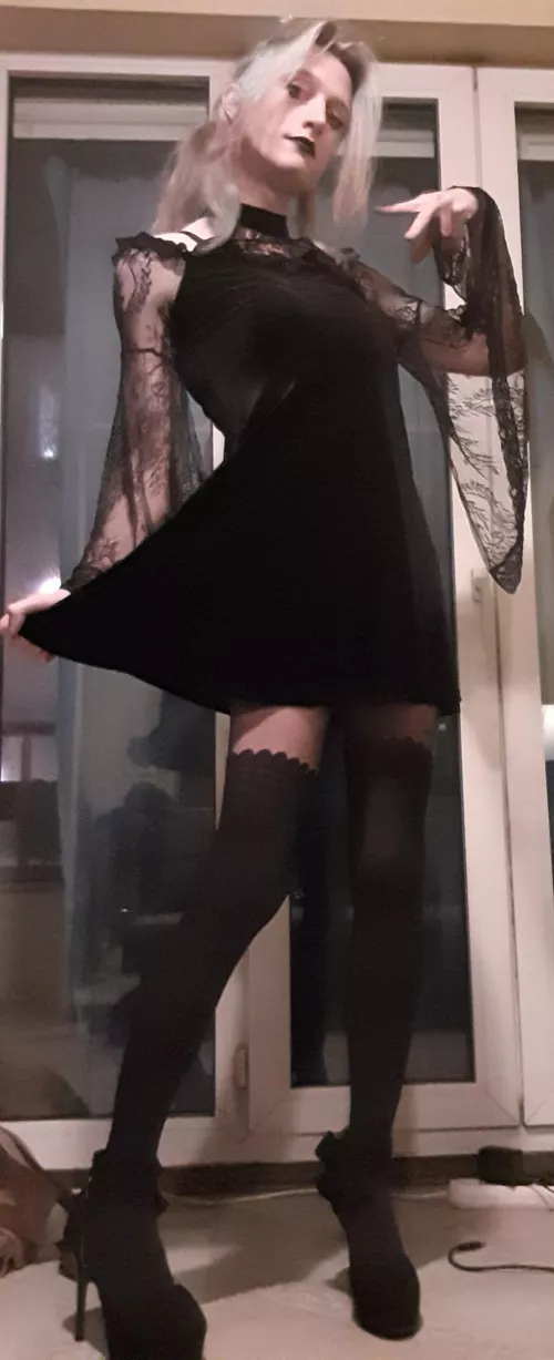 Feeling goth tonight 🦇 by LysOnTheWindmill