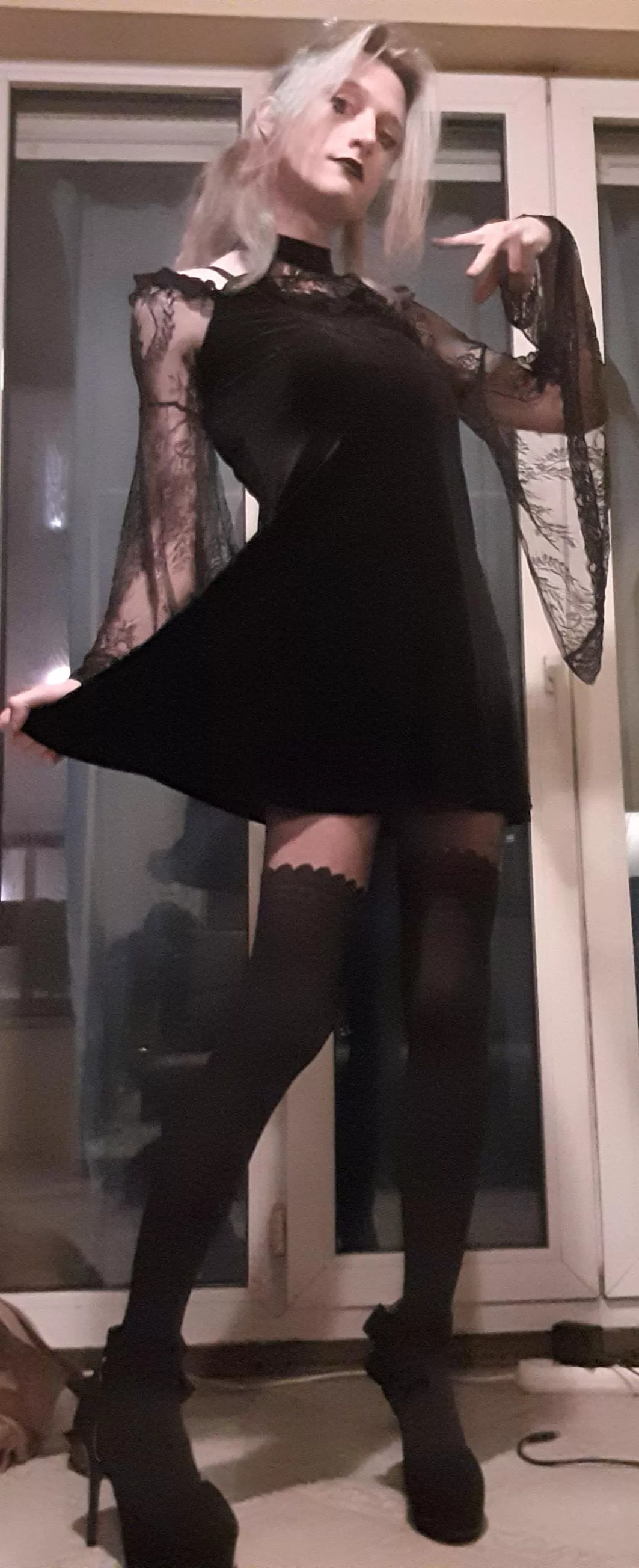 Feeling goth tonight 🦇 posted by LysOnTheWindmill