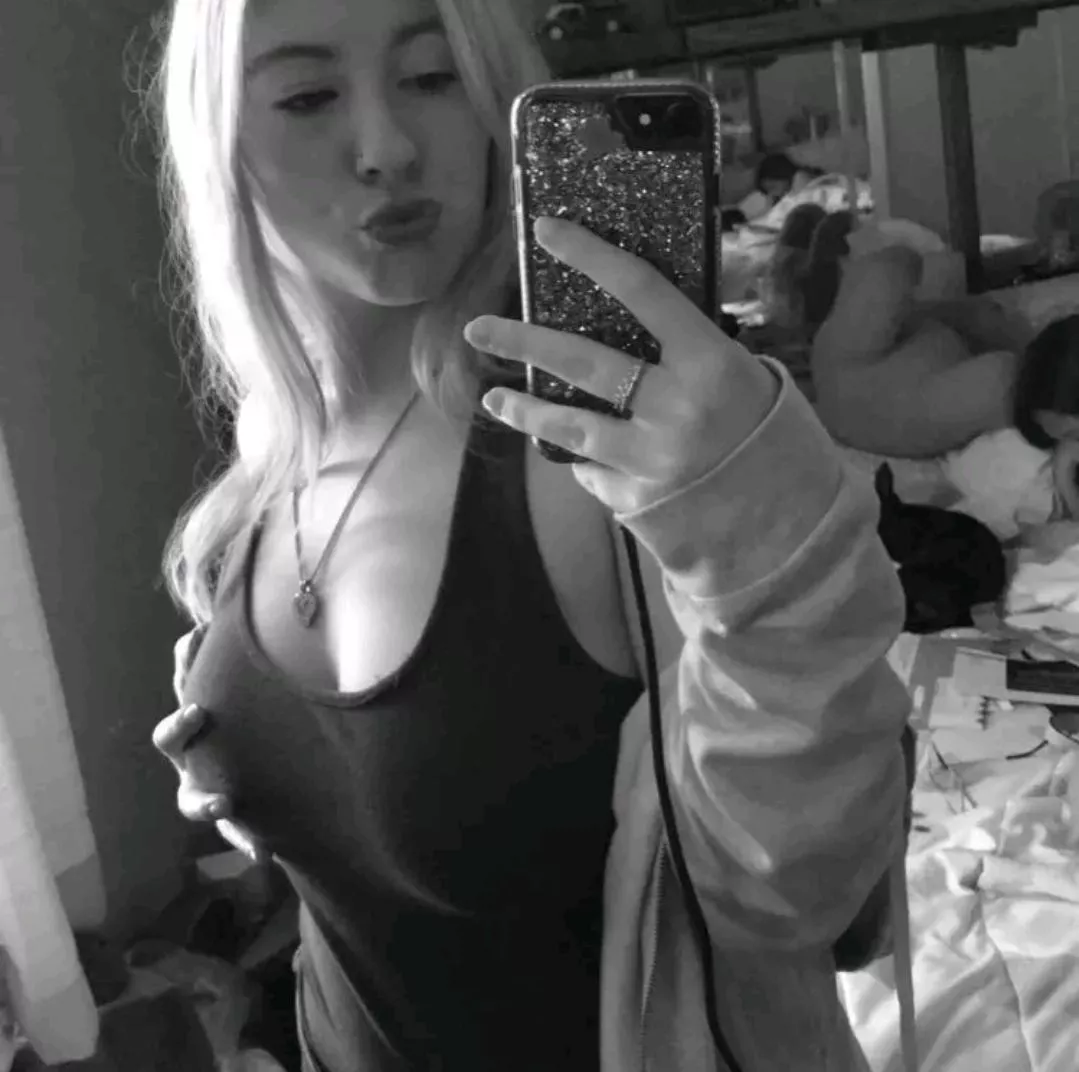 Feeling herself IRTR posted by jerkbudd2022