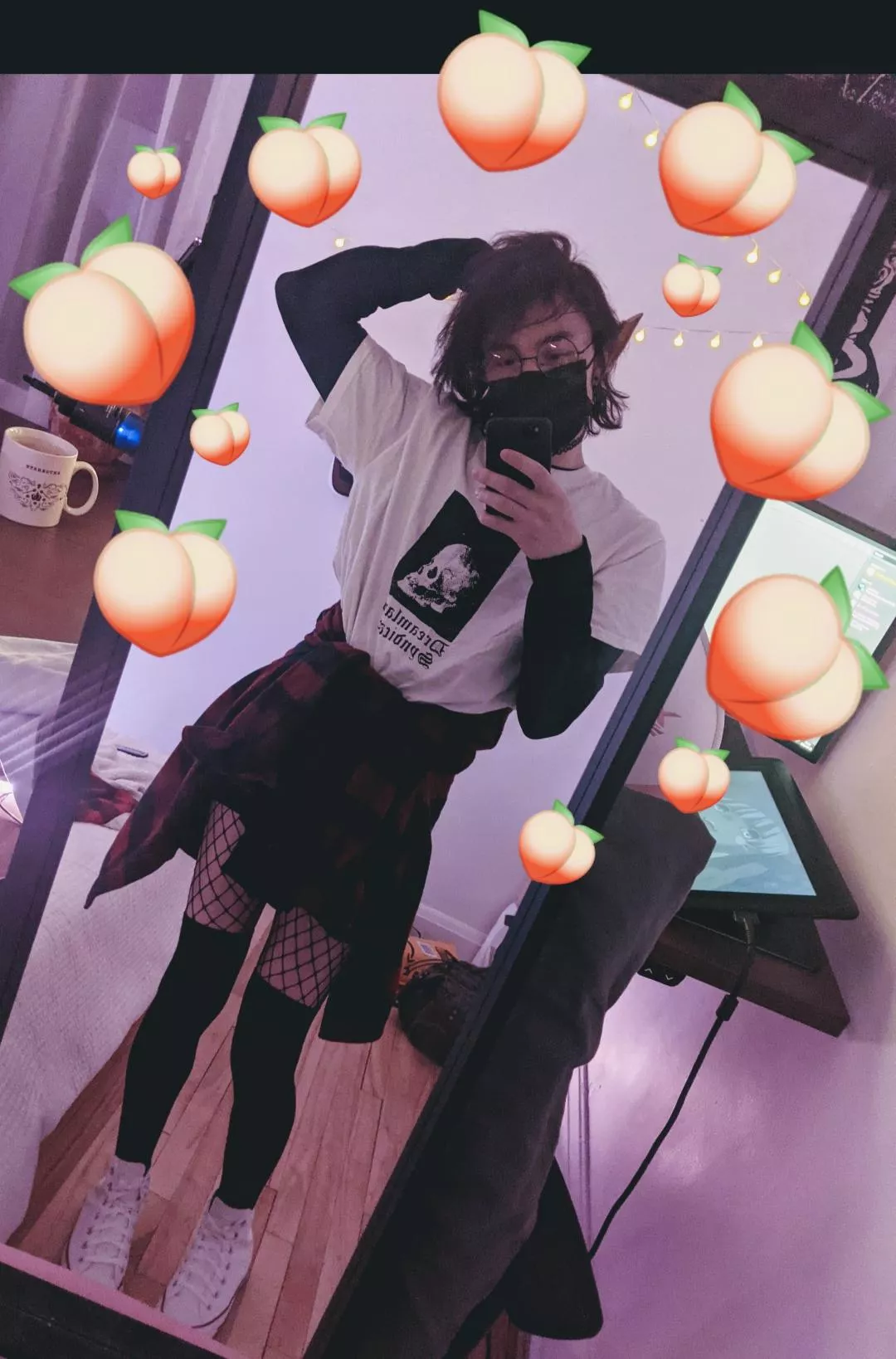 Feeling just peachy! 🍑🍑✨ posted by mushyxx