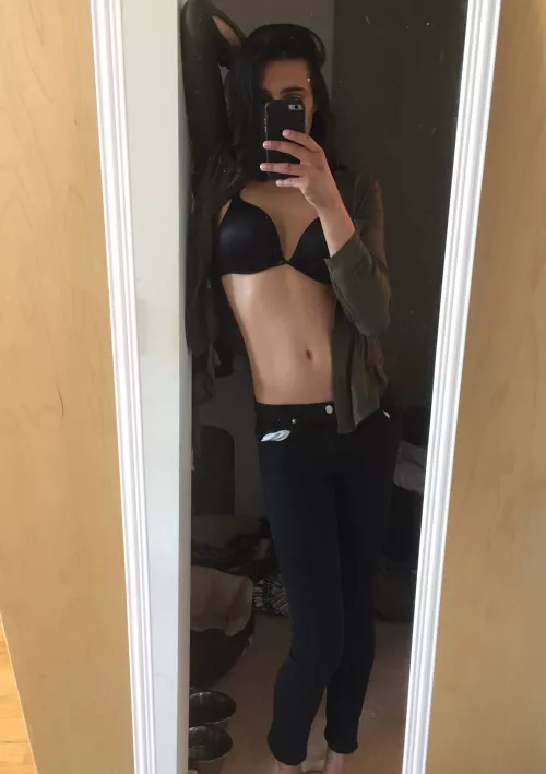 Feeling kinda sultry by TheHiyaSophia