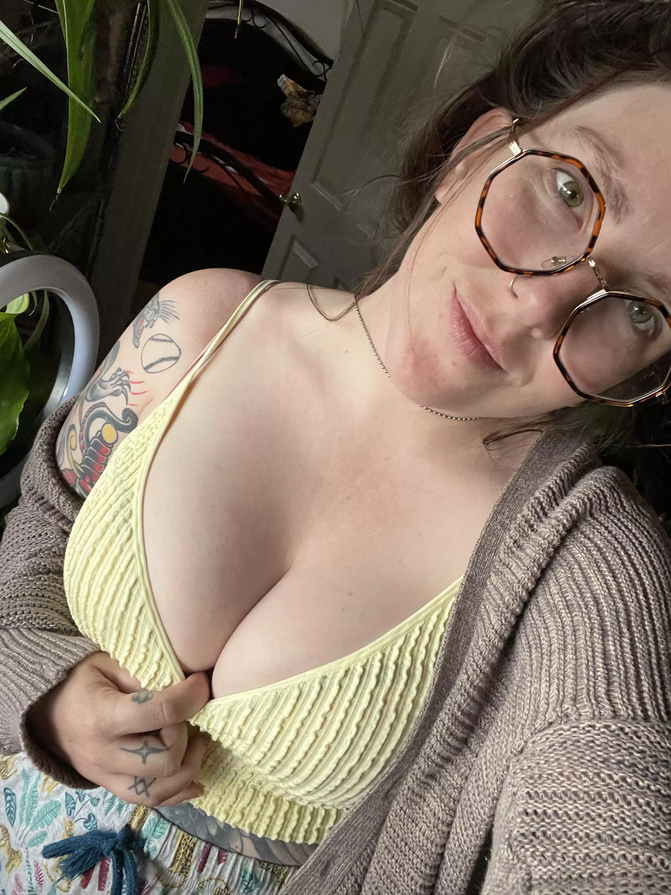 Feeling lazy this sunday! posted by HoneyBum99