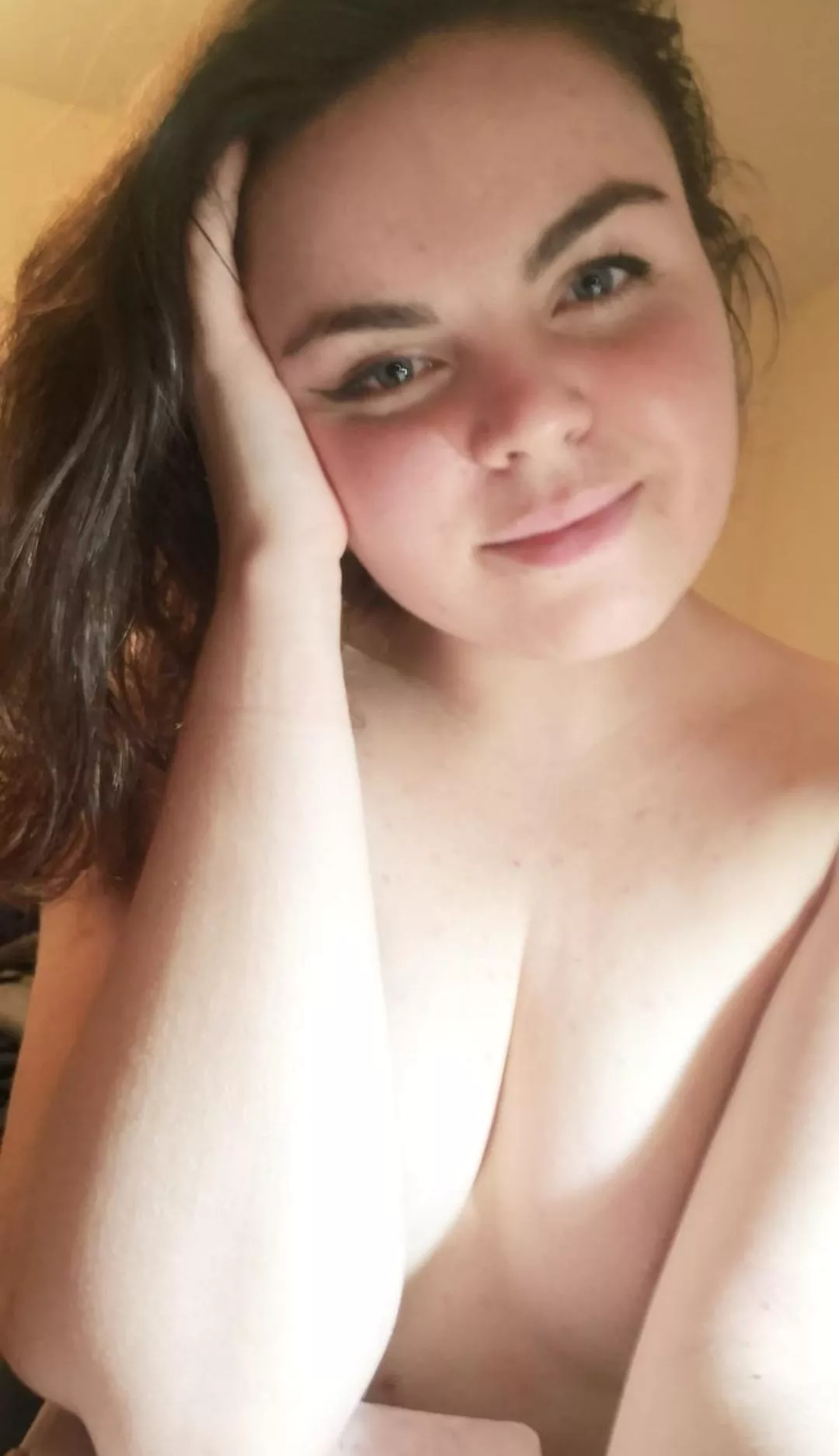 Feeling little bit shy 🙈 posted by Lindajuliah