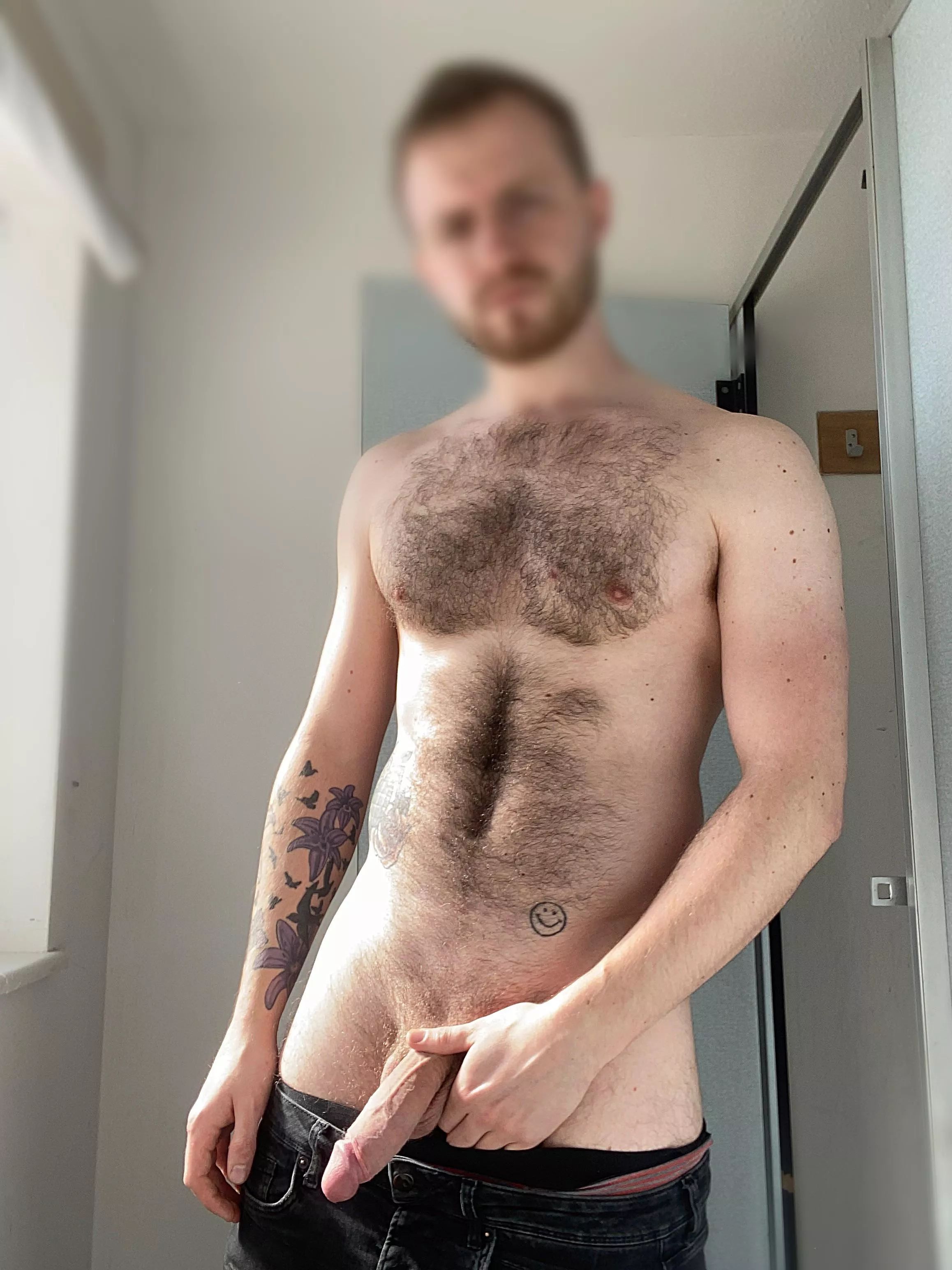 Feeling (M)ightyadventurous while I’m in the office alone…26 posted by StEllisD