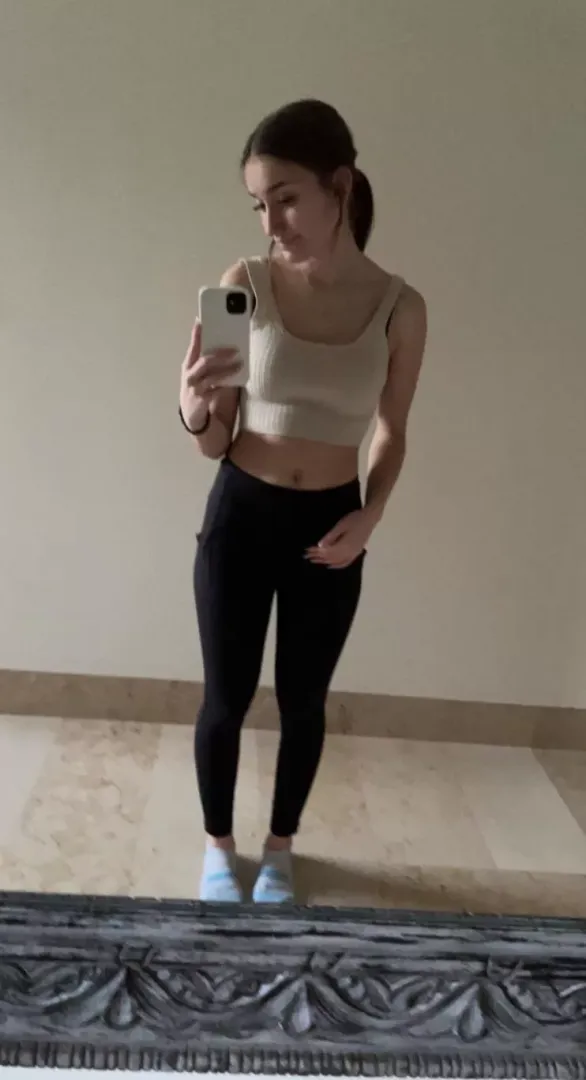 Feeling petite and tight😍 posted by Brilliant-Fortune-15