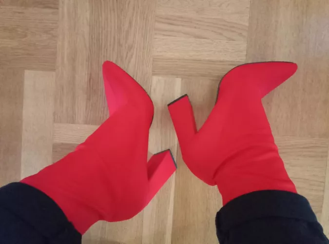 Feeling red today by IVWFARS