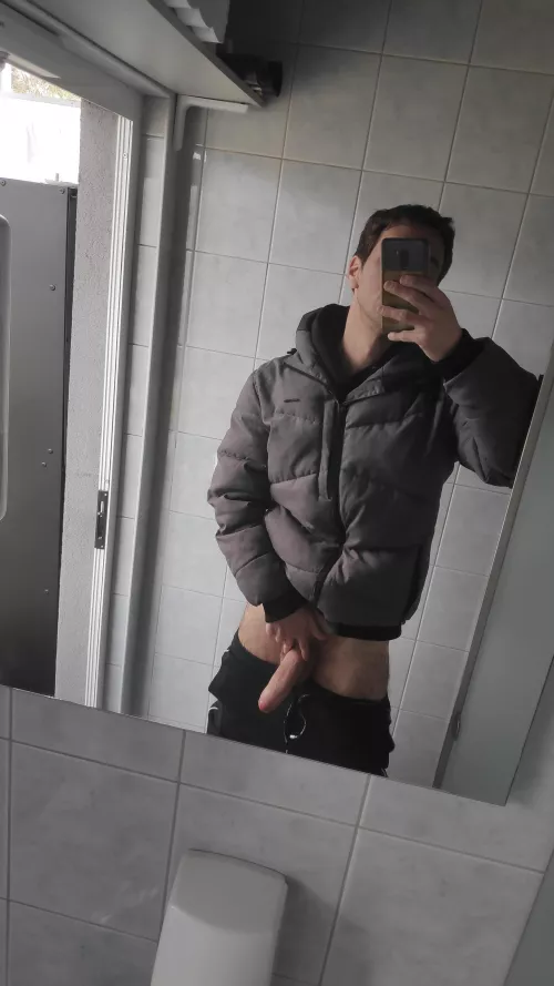 feeling self conscious about my size by EntertainmentGrand86