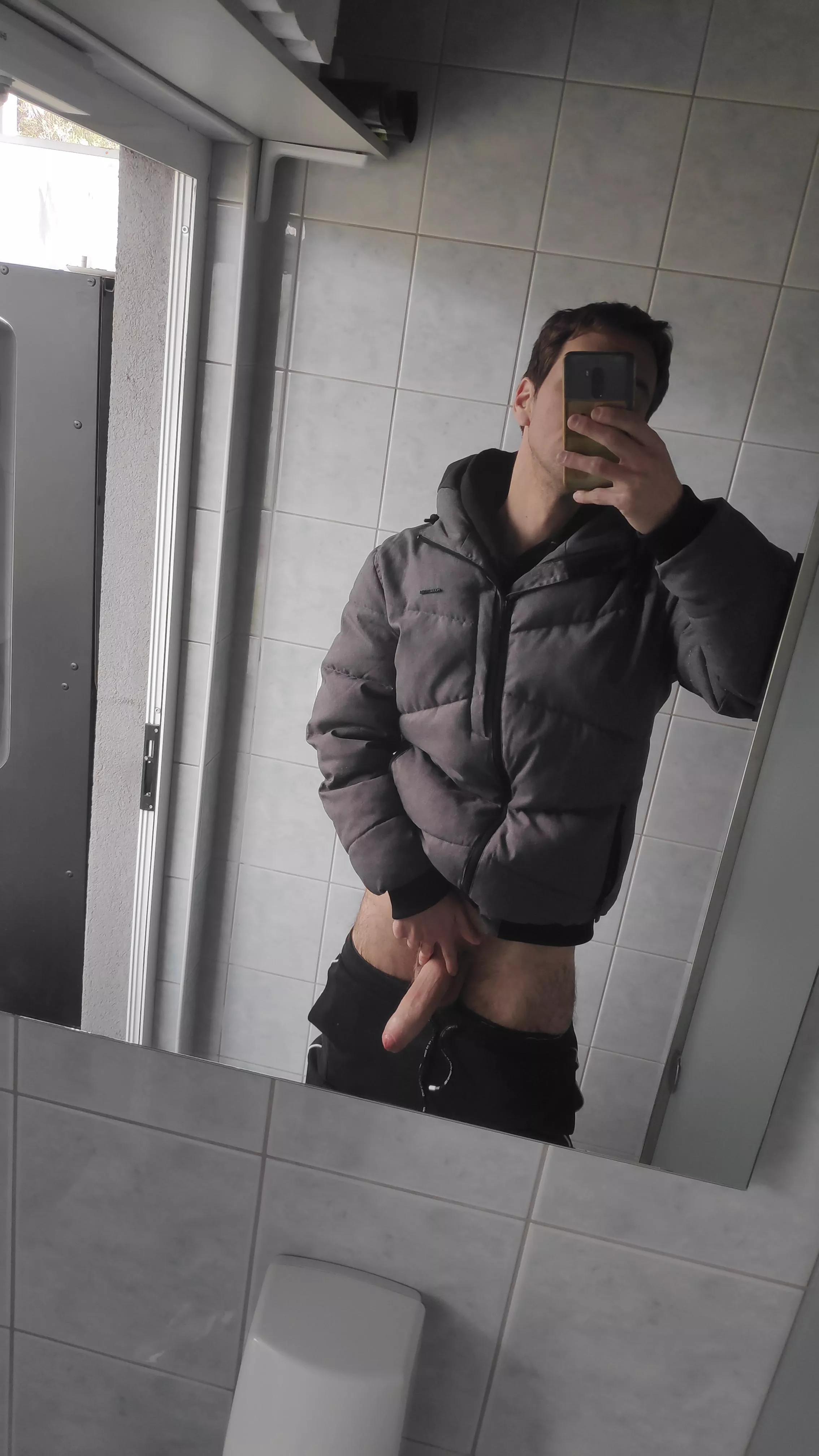 feeling self conscious about my size posted by EntertainmentGrand86