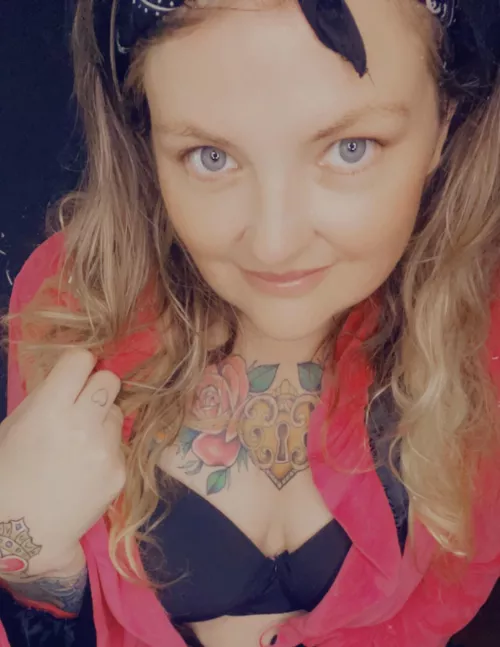 Feeling sexy and happy by Rockabilly_chick