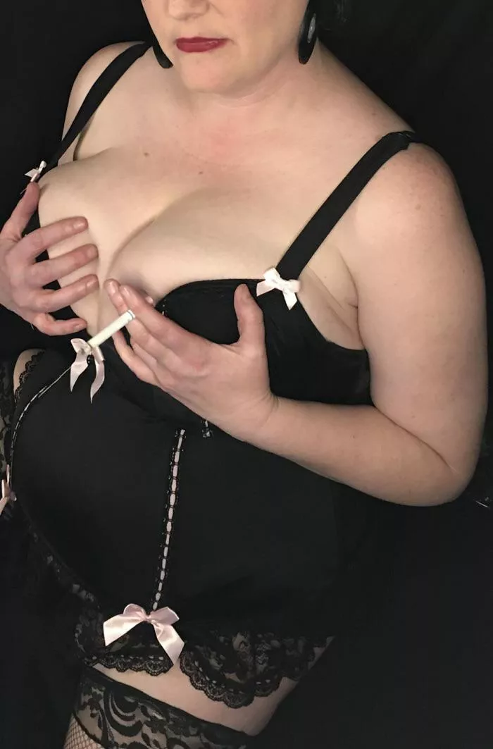 Feeling sexy and smoky ❤️ posted by Regular_Post3103
