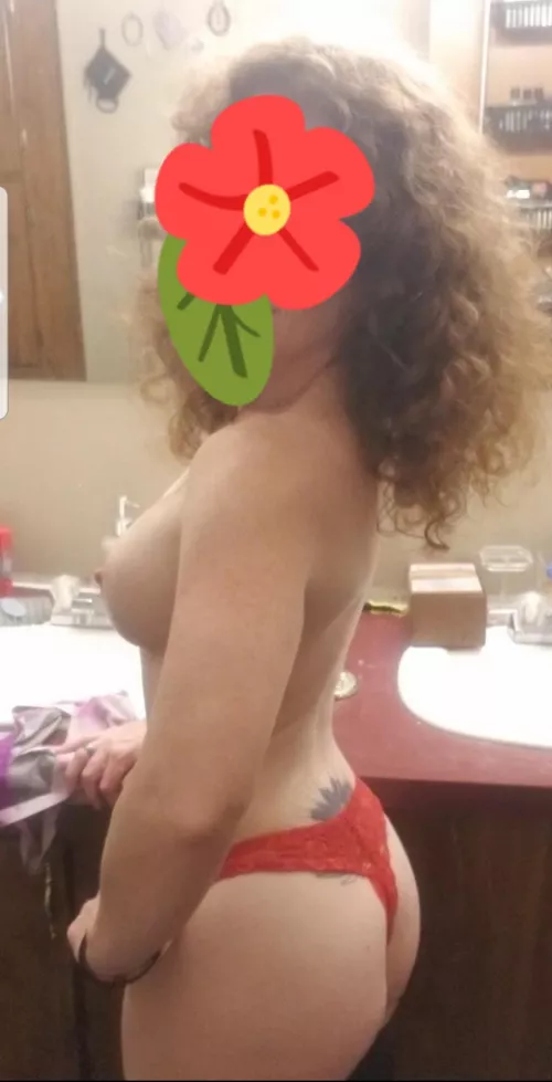 Feeling sexy. How about you? [F] [45] by Ginger_Goddess69