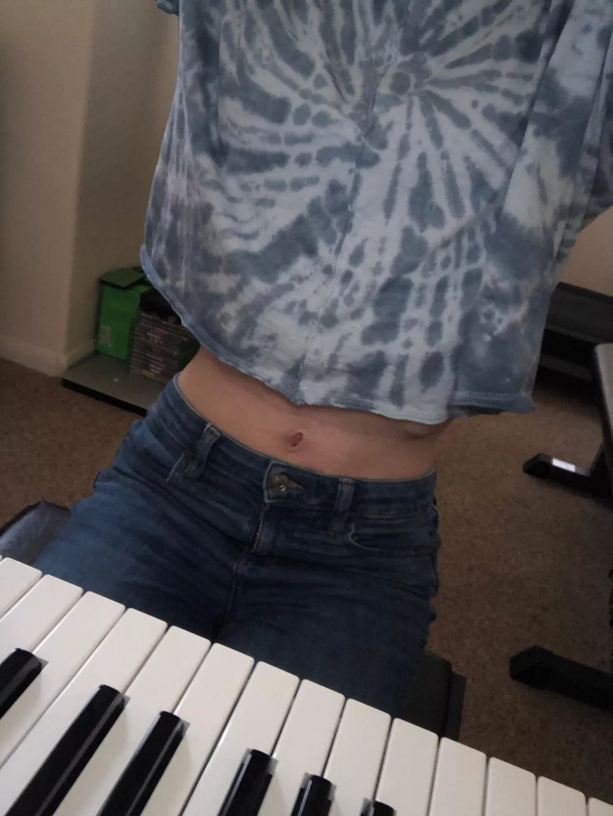 Feeling VERY euphoria about my hips!! Would you let me sit on your lap or are they still too slim? 🥺 posted by Codexus2455