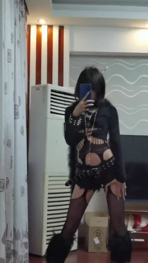 feeling very pretty in this by moon-binnie