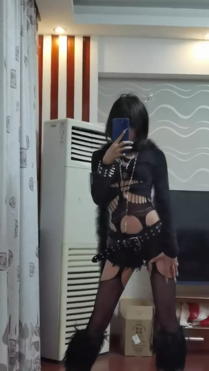 feeling very pretty in this posted by moon-binnie