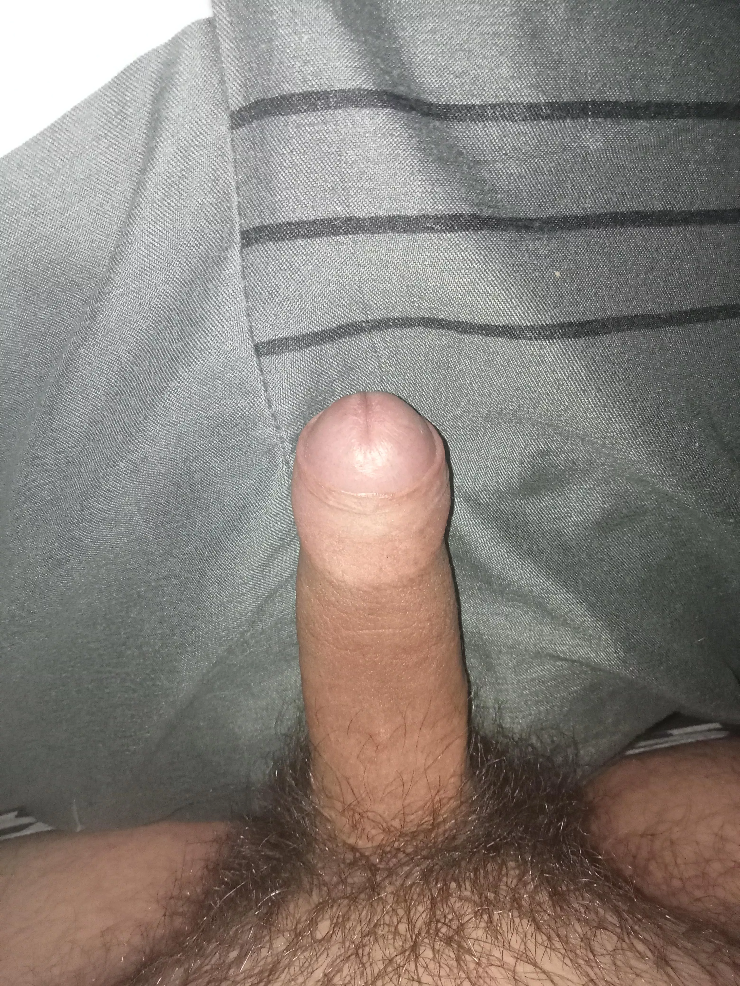 feels good rubbing it against a pillow 😙 [18] posted by lilhornyguyy