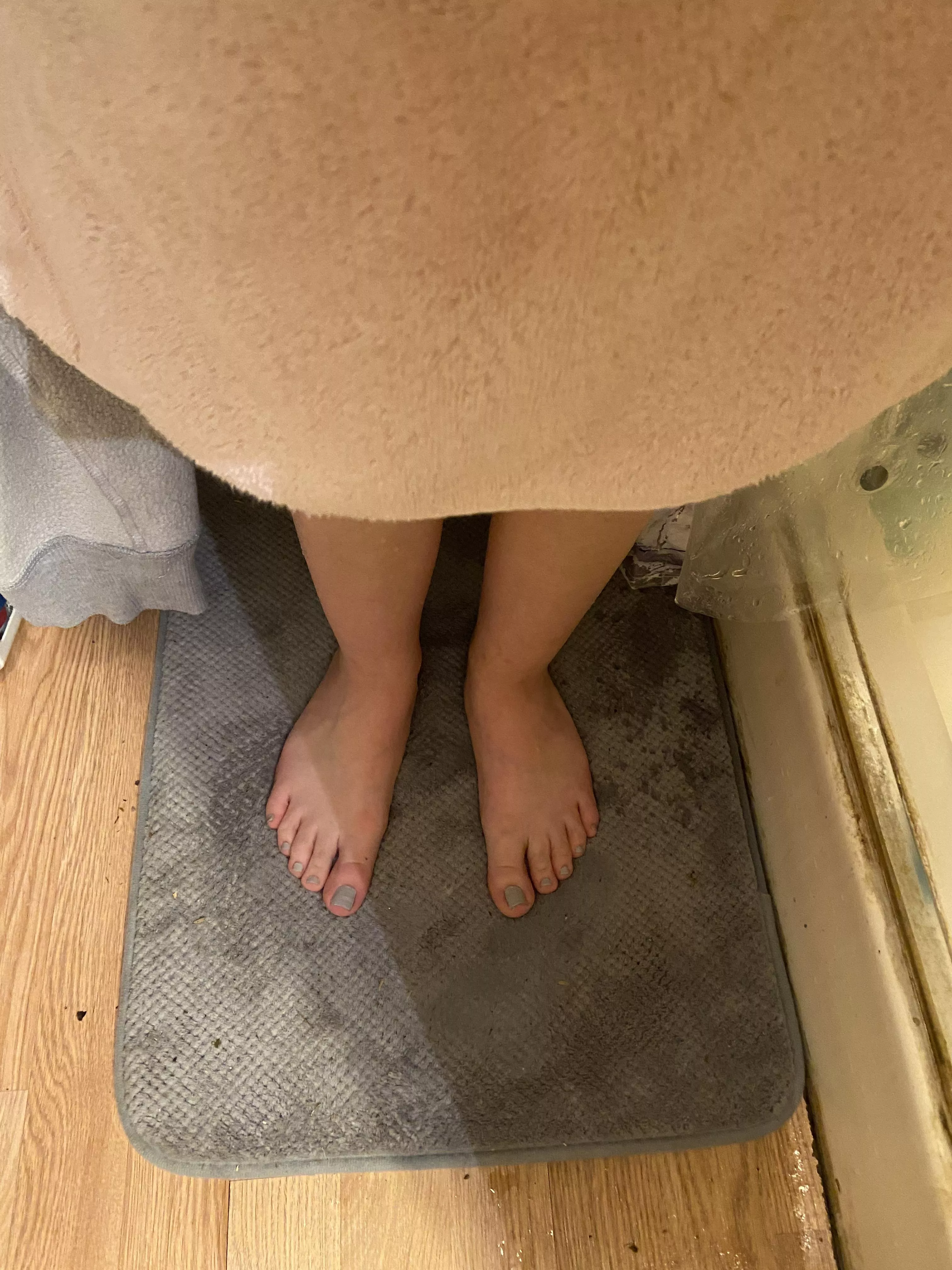 feet and legs fresh out of the shower, who wants to dry me off? posted by nikkic18