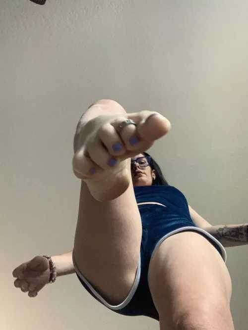 Feet are sweaty by Sassynichole143