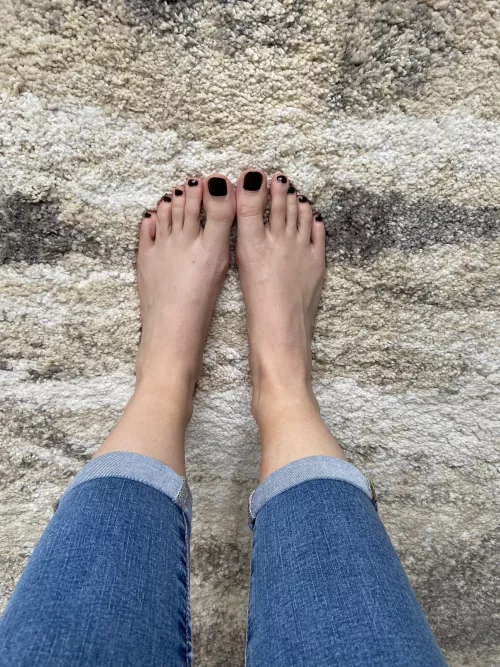 Feet feet feet by PrettyPaws14