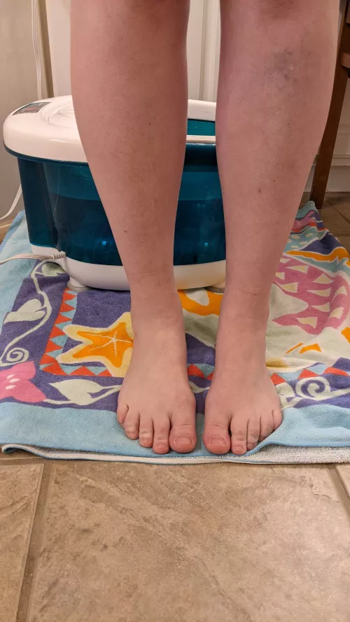 Feet fetish - Watch me soak these little piggies by StinkyToesNFeet
