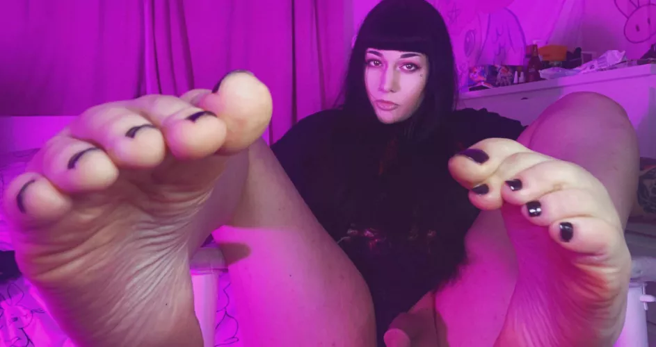 Feet Friday 🙌 by Patrappa_X