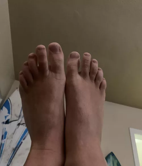 Feet in the air so you can suck on my toes. Peep the surfboard 🏄 by Beachbabetravel