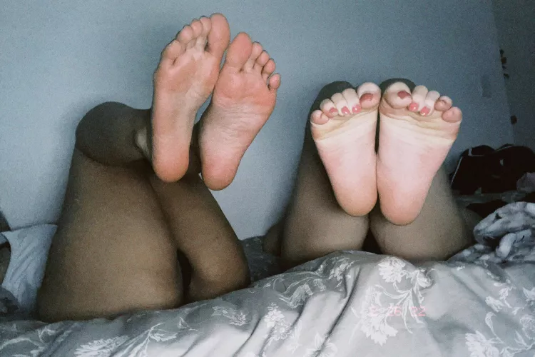 feet up ready for u to lick 😋 by lovelaurensfeet