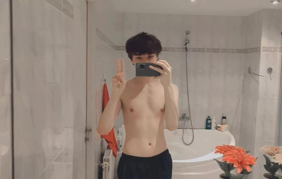 felt cute posted by twinkytwink2002