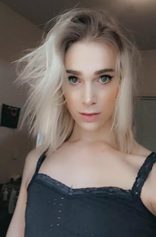 Felt cute might delete later 🙈 by CarmieQueenie