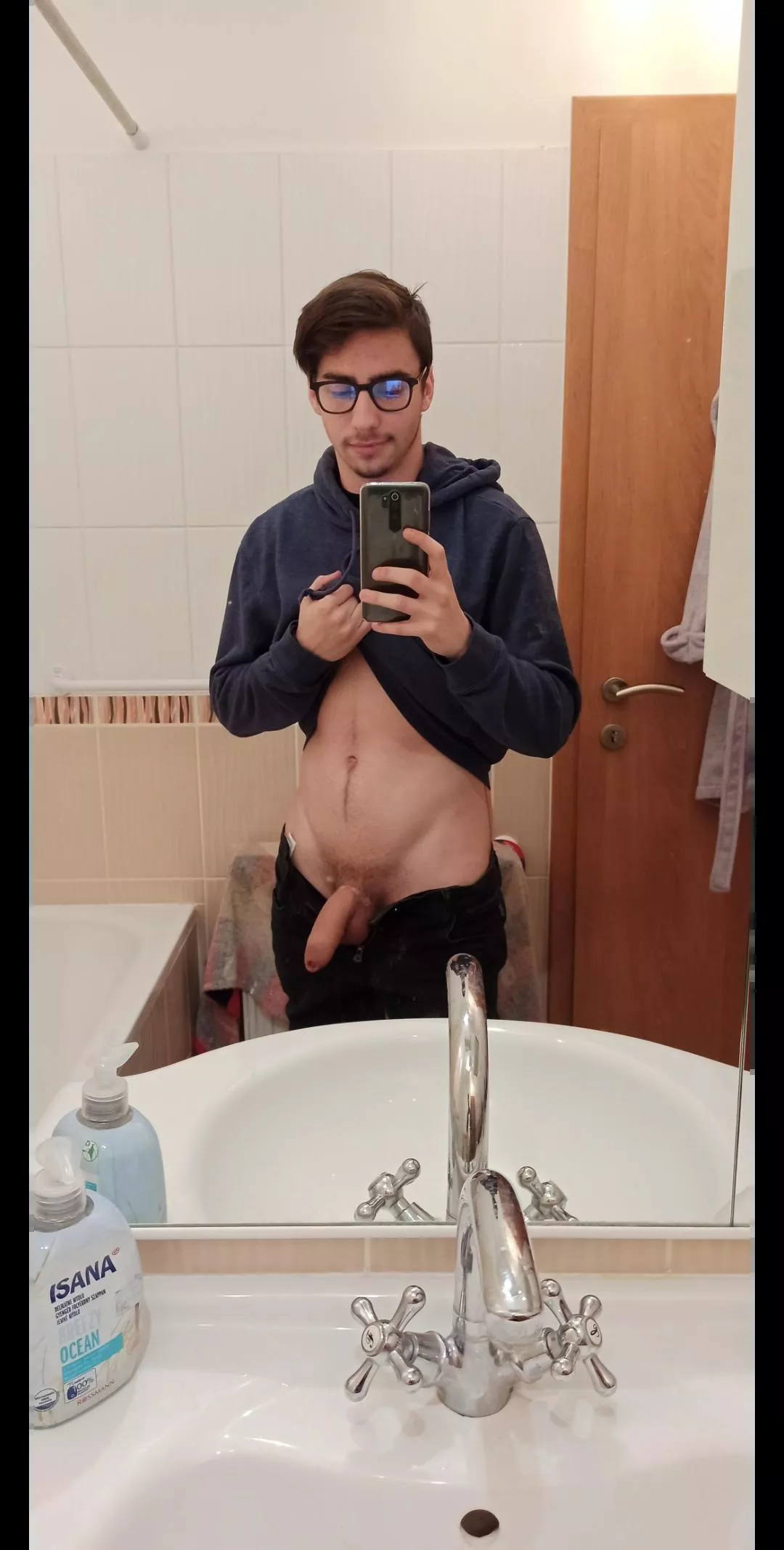 Felt like showing off 🤭 posted by AGuyWithPigmentSpots