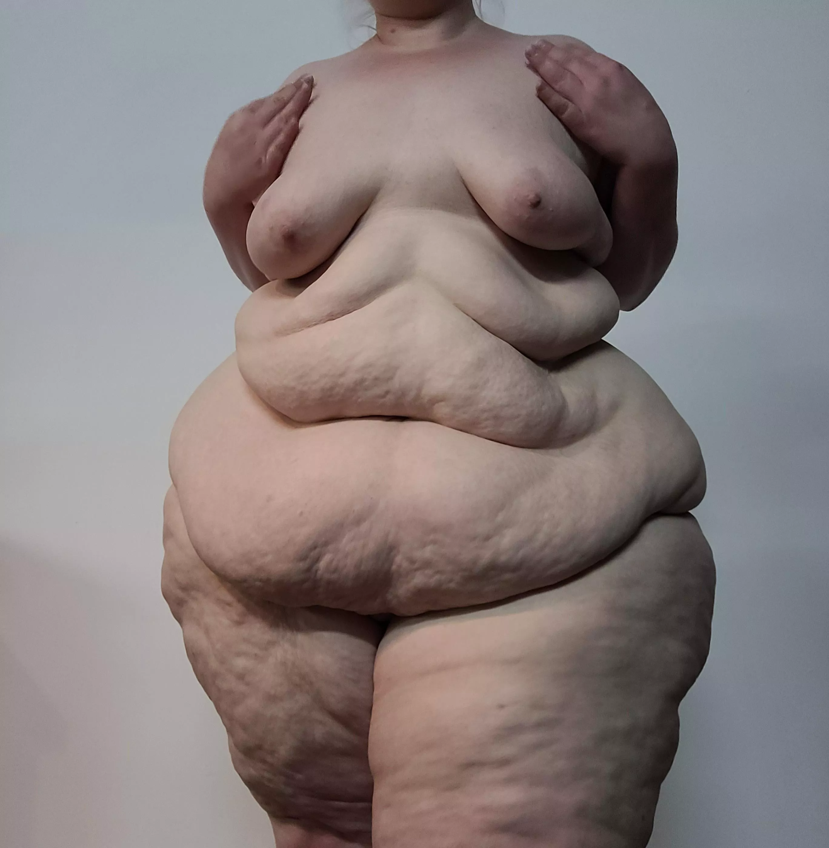 felt like showing off my curves 🙈 posted by experimental-bbw