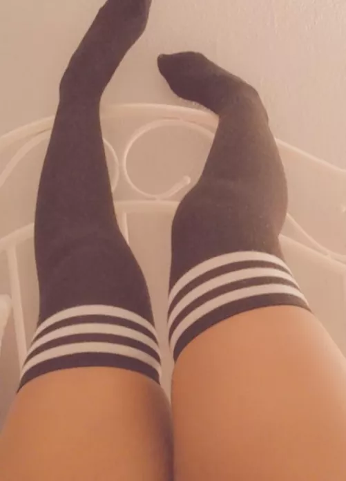 Felt pretty 🥺💜 by FluerRosalina