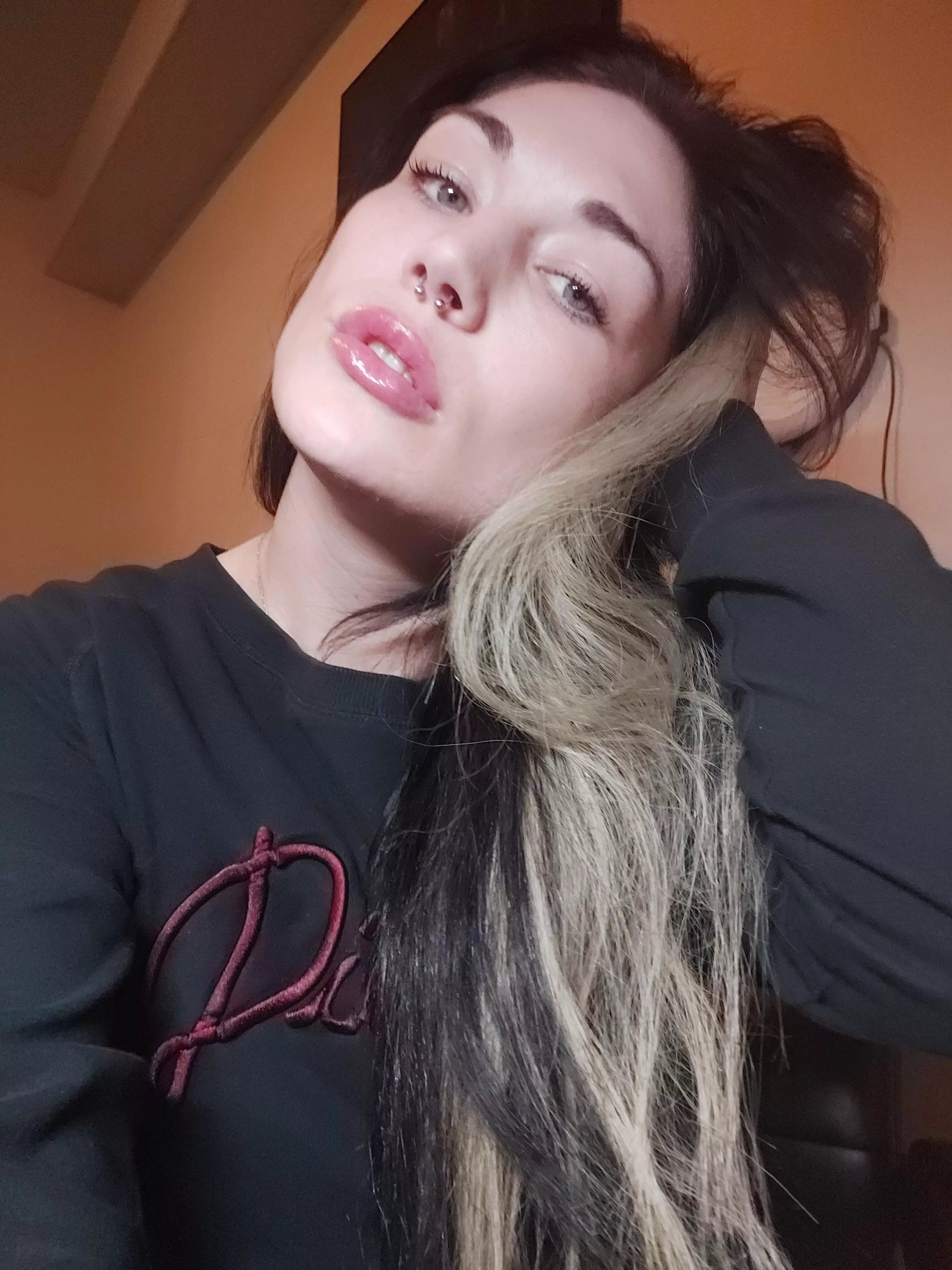 Felt sexy though I'd share 🥰 posted by staceymoon