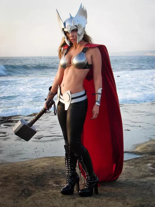 Fem Thor by Toni Darling Cosplay by ifindcosplay