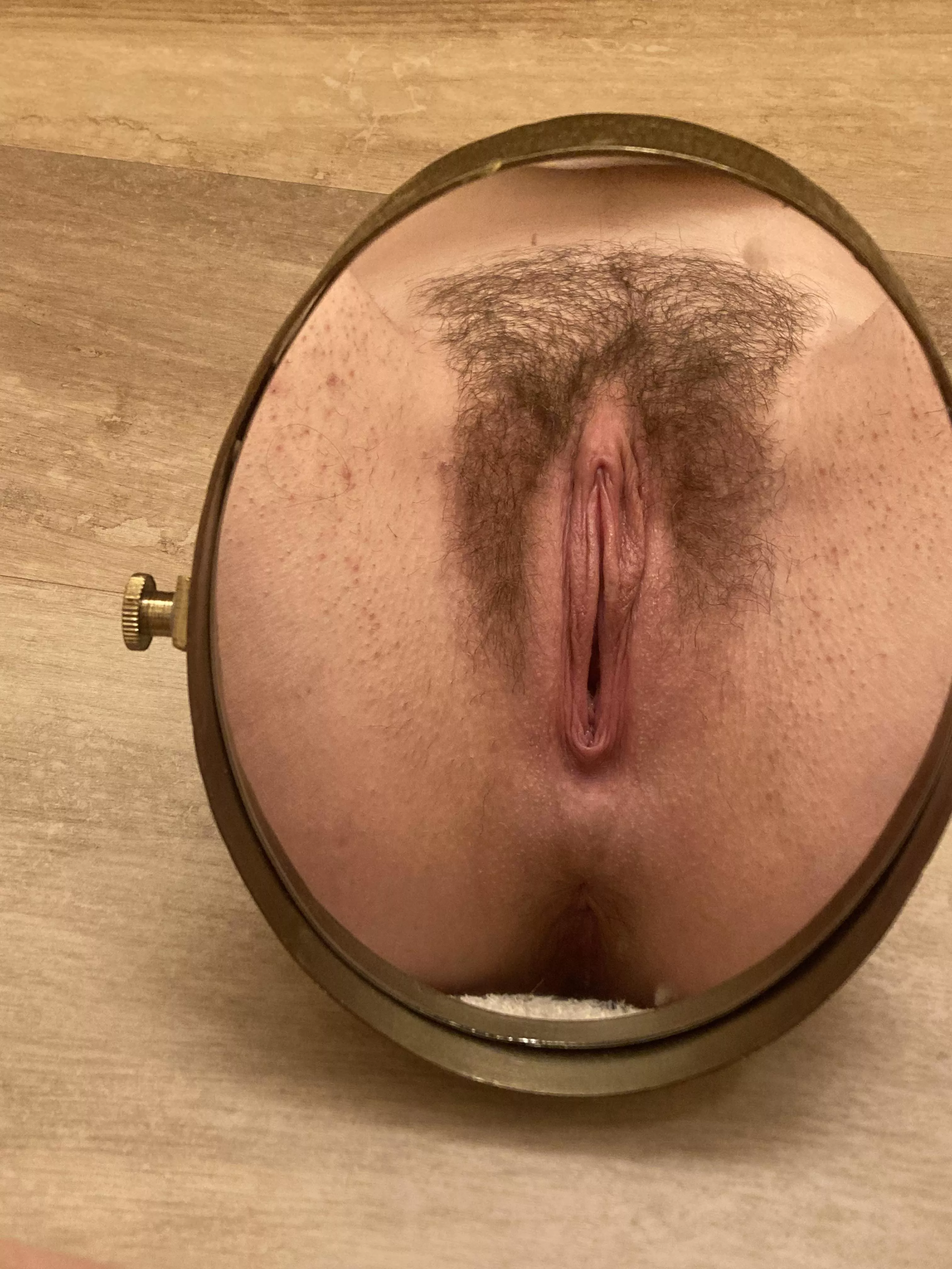 Female, 20, 5’6”, ~140ish idfk Vaginas are beautiful! I’ve gone through a journey with mine and for the most part I’ve always loved her and for that I feel lucky. There is hair, stubble, red bumps, black spots, smells, discharge, and difficulty w posted by Fishyglitter69