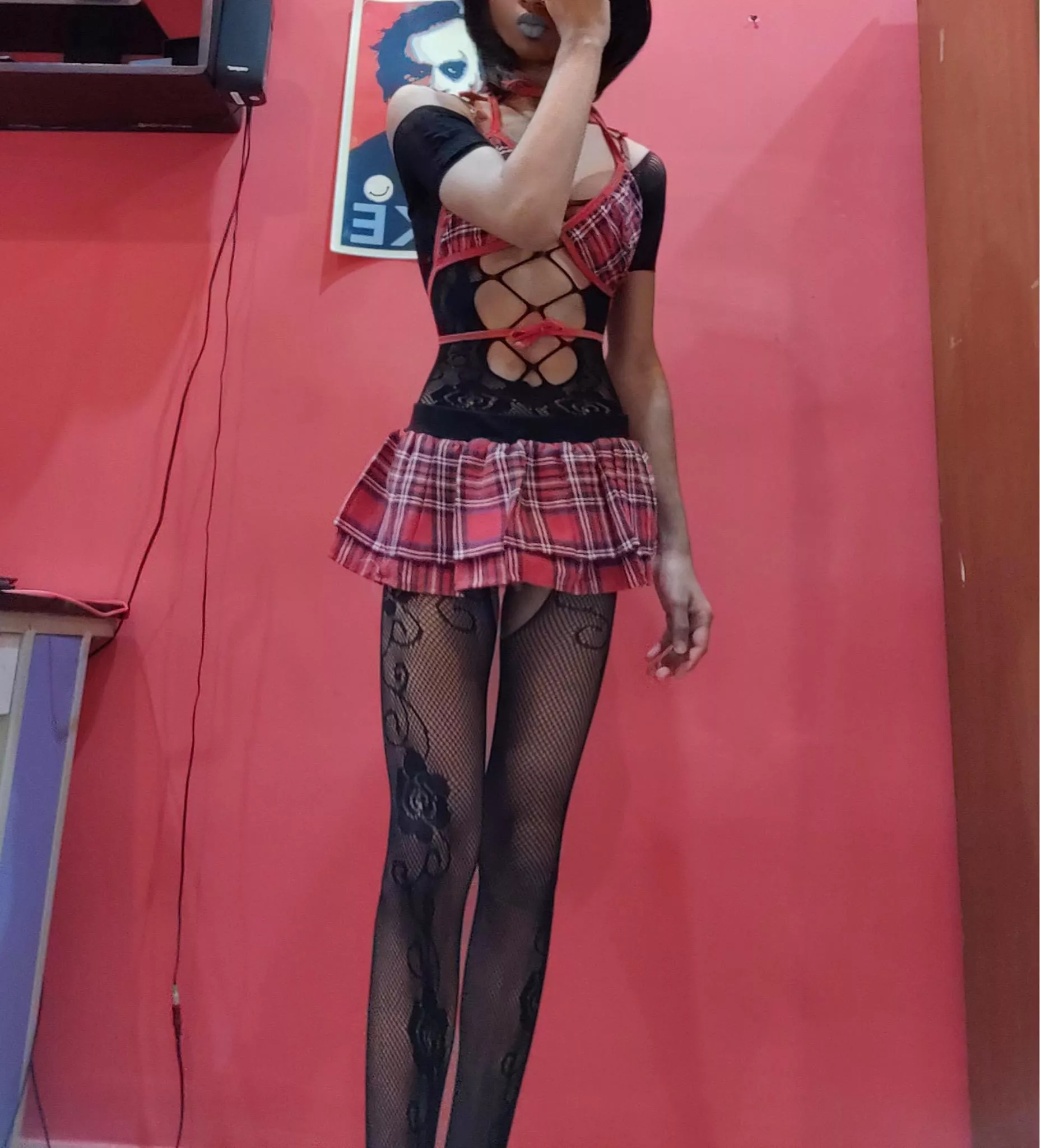 Femboy goth chick?🖤💋 posted by prettyLilBoyToy