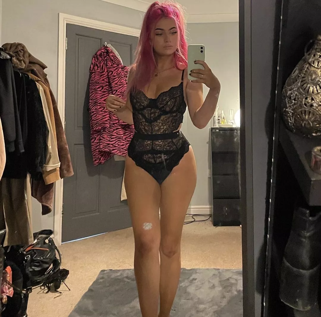 figure 😍 posted by explorer_indi