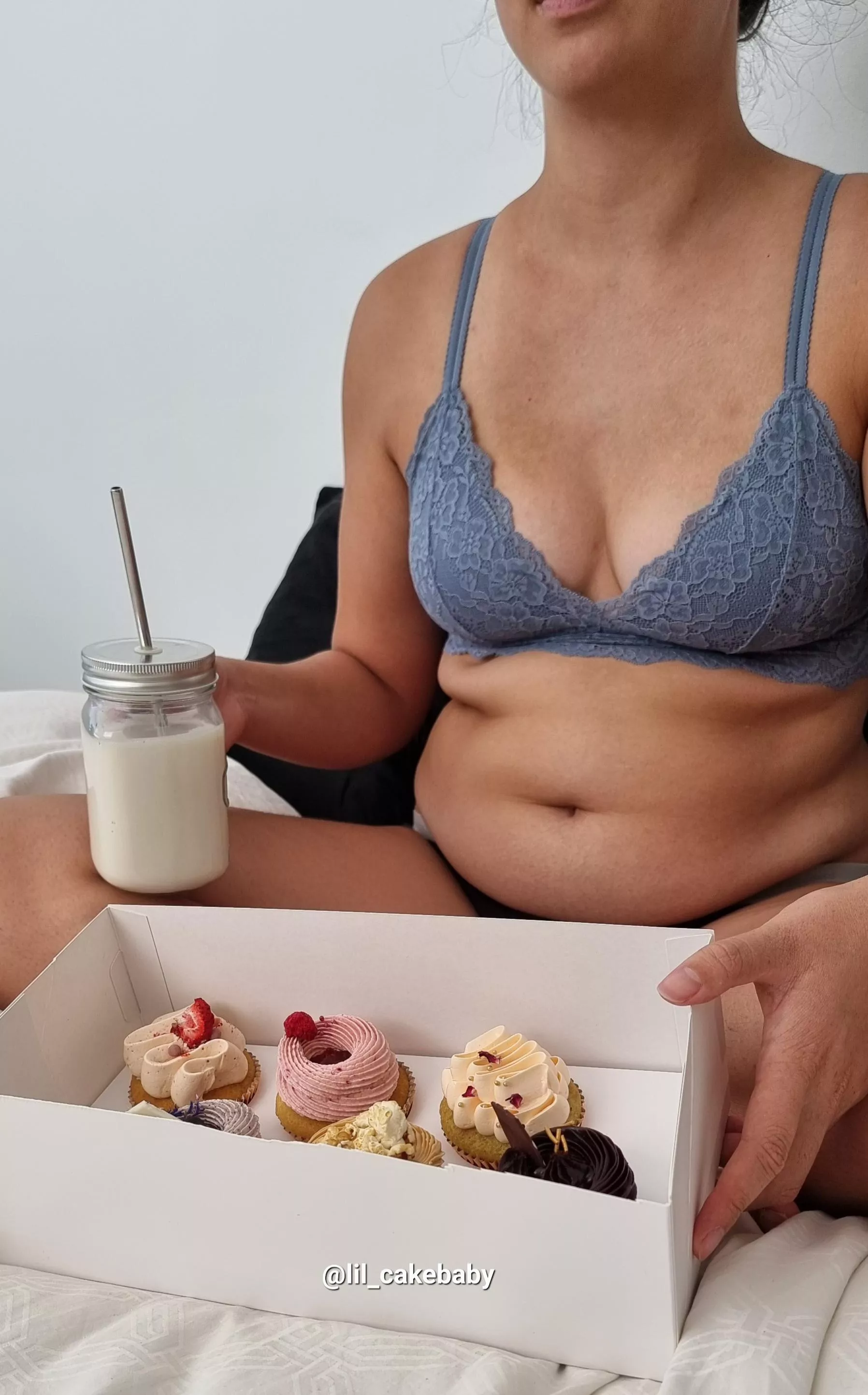 fill me up 🧁😊 posted by lilcakebaby