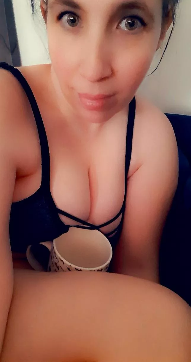 Fill me up. And I'm not necessarily talking about my coffee 😜😈 posted by Aussiemilf2046