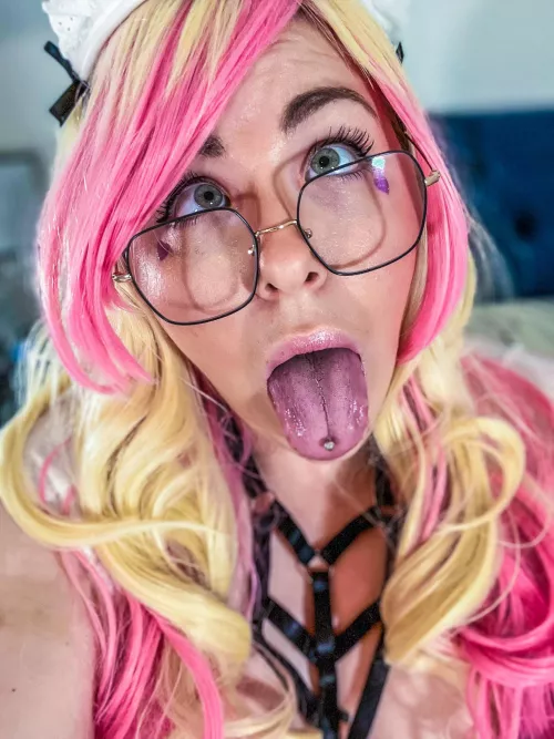 Fill my throat with vanilla icing 🧁 by Missy_Dolly