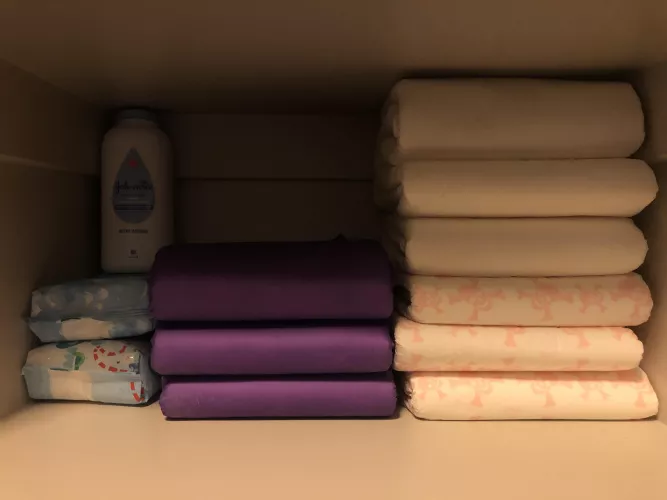 Finally got some alone time and excited to try out my first ever fully diapered day 🥰 If it goes well I’ll try to post updates along the way by bad_apple_eddie