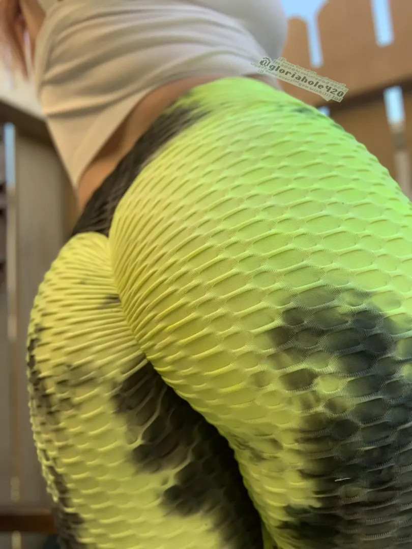 finally got some tiktok leggings 🍑 posted by gloriahole420