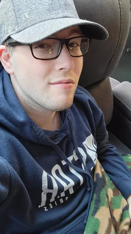 Finally home after working all night. Just missing some cuddles. 😛 by CameroniBamboni236