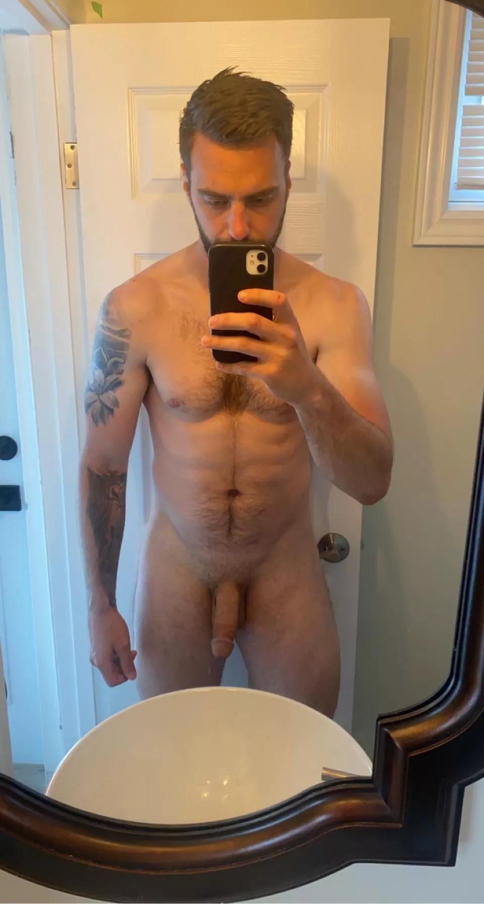 Finally the sun is out! (Dilf 🇨🇦) posted by bigguyy9384