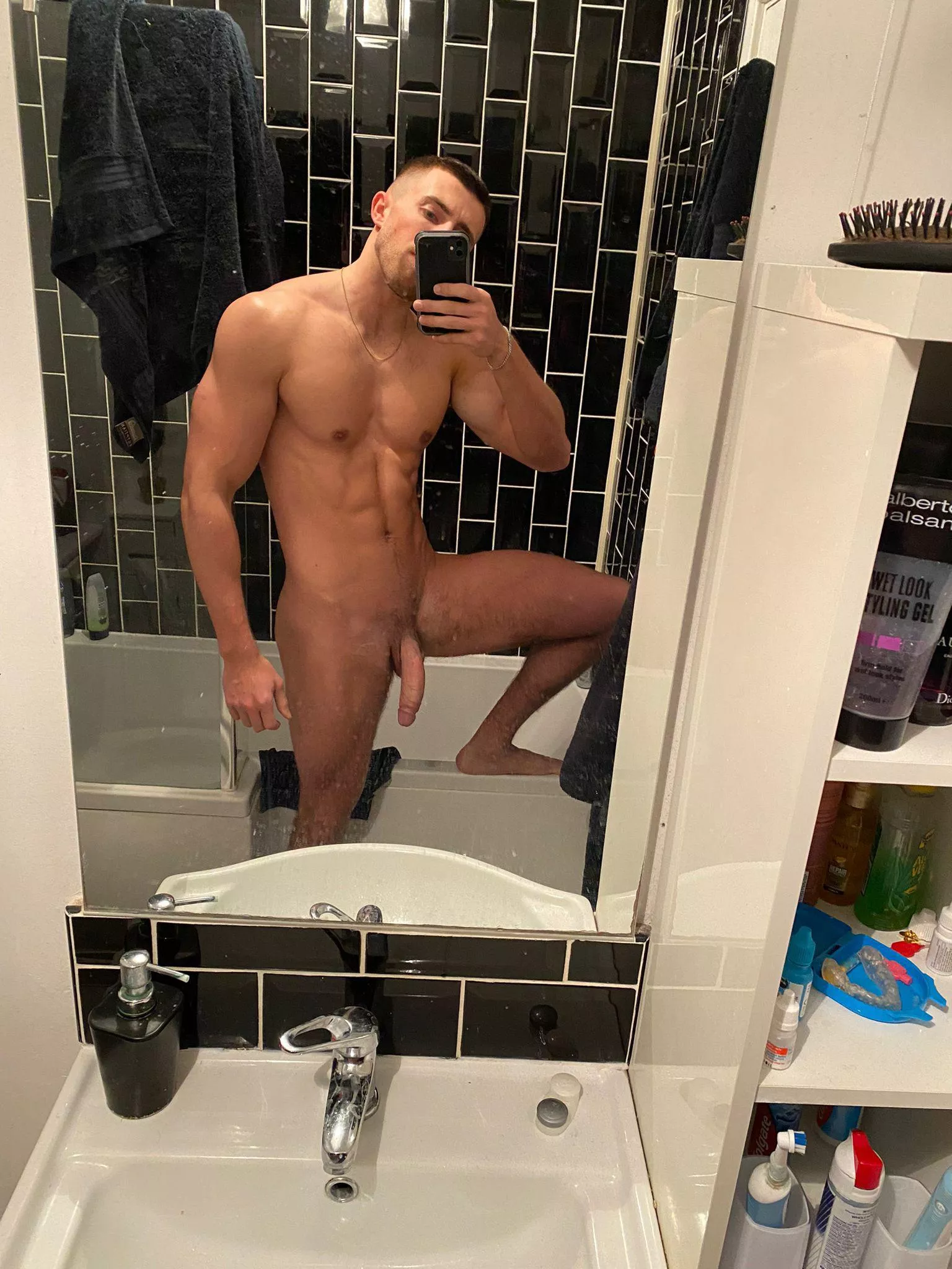 First come, first serve😈 posted by harveyywhitee