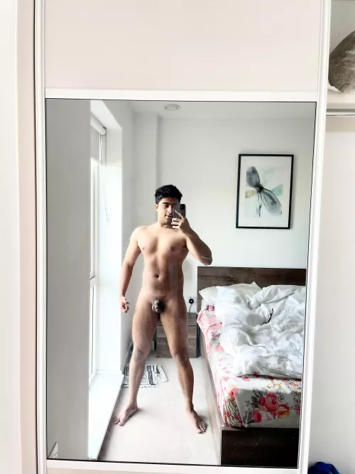 First post! Any love for strong thiccer guys? by swiss_spoon313