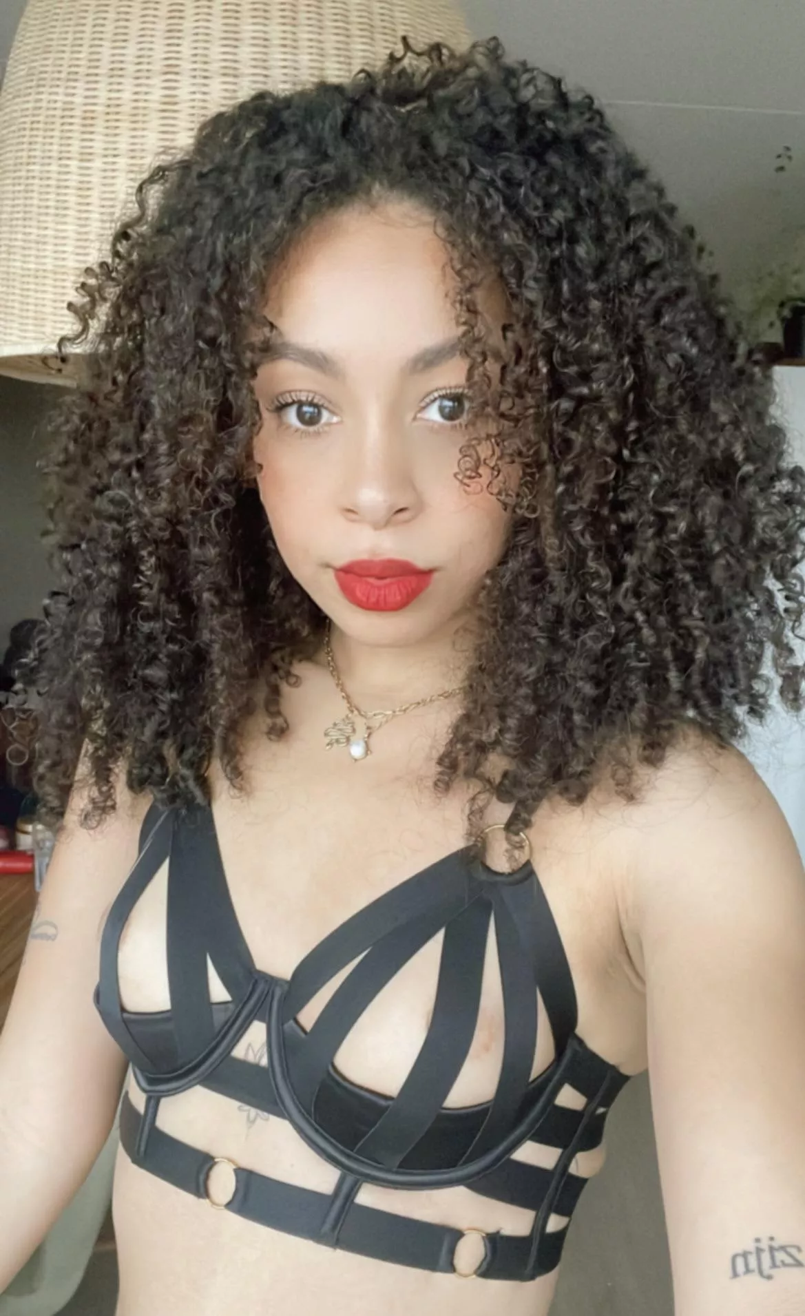 First post here. Hi :) posted by Misscharlierose